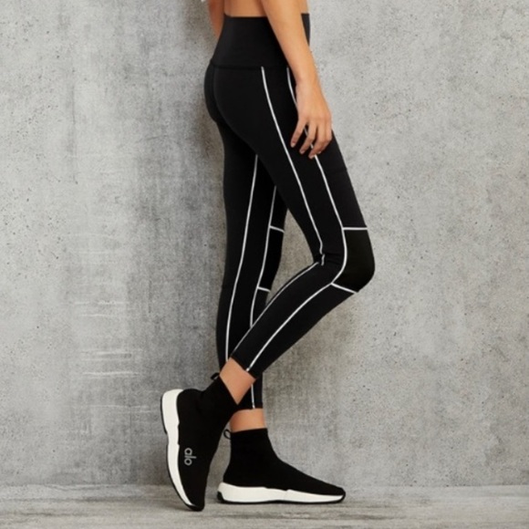 ALO Yoga Pants - ALO YOGA Blackbone Guard Piped Leggings